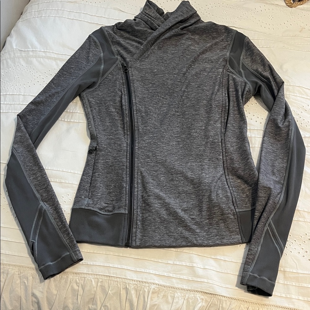 Lululemon Gray Jacket size 8 in like new condition!